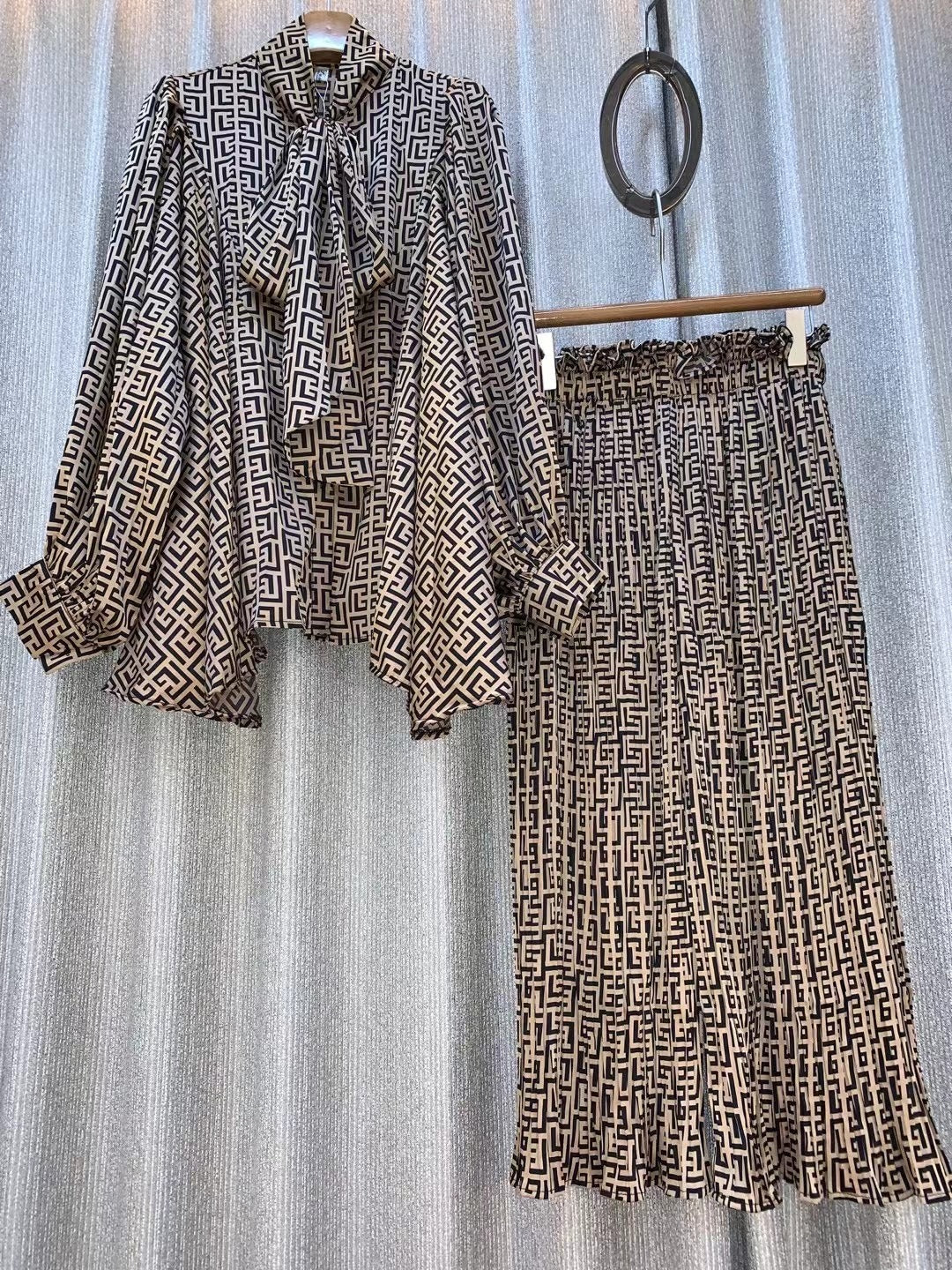Silhouette cut lantern sleeves butterfly tie flowy belted printed trousers suit - FITzzE